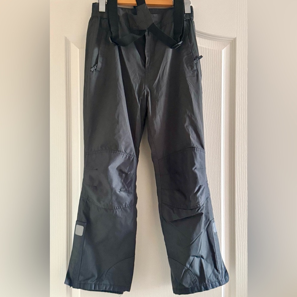 Snow pants unisex, grey colour, size 11-12. Very good condition.